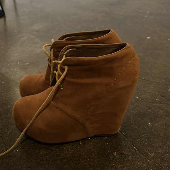 Caramel Suede Wedges (7.5) - Picture 3 of 7
